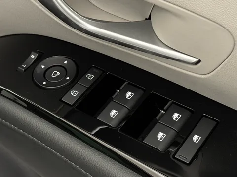 LB74PTU Hyundai Tucson 1.6T Hybrid Ultimate 5dr Auto Thumbnail #19