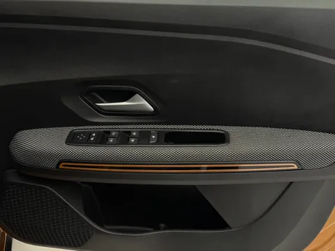 DY23AEK Dacia Sandero Stepway 1.0 TCe Expression 5dr Thumbnail #27