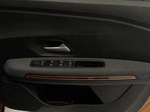 DP23KUJ Dacia Sandero Stepway 1.0 TCe Journey 5dr Thumbnail #22