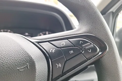 HV72ZHO Renault Trafic LL30 Blue dCi 130 Business+ Van Thumbnail #30