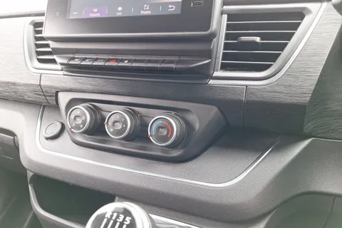 WN72TZH Renault Trafic LL30 Blue dCi 130 Sport Van Thumbnail #41