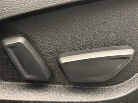 YP74VYB Renault Captur 1.6 E-Tech Full Hybrid 145 Esprit Alpine 5dr Auto Thumbnail #16