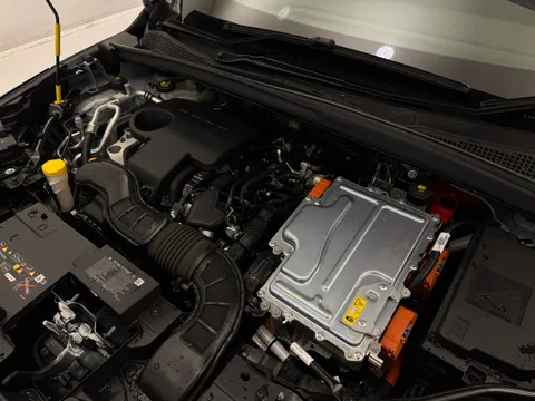 YP74VYB Renault Captur 1.6 E-Tech Full Hybrid 145 Esprit Alpine 5dr Auto Thumbnail #29