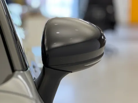 YP74VYB Renault Captur 1.6 E-Tech Full Hybrid 145 Esprit Alpine 5dr Auto Thumbnail #31