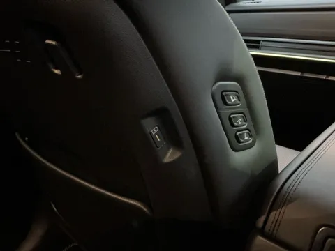 DT25VYV Hyundai Santa Fe 1.6 TGDi PHEV Calligraphy 5dr 4WD Auto [6 Seats] Thumbnail #23