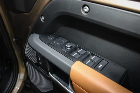 PF70KHR Land Rover Defender 3.0 P400 X 110 5dr Auto [7 Seat] Thumbnail #29