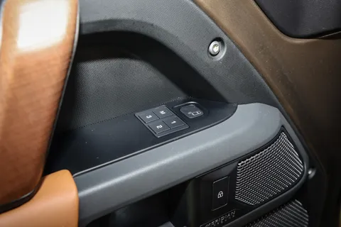 PF70KHR Land Rover Defender 3.0 P400 X 110 5dr Auto [7 Seat] Thumbnail #32