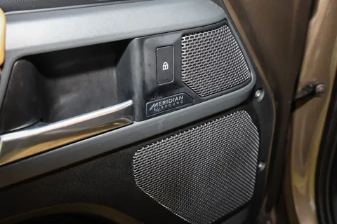 PF70KHR Land Rover Defender 3.0 P400 X 110 5dr Auto [7 Seat] Thumbnail #31