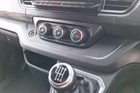 VO72ZHT Renault Trafic SL28 Blue dCi 130 Sport Van Thumbnail #41