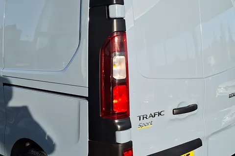 VO72ZHT Renault Trafic SL28 Blue dCi 130 Sport Van Thumbnail #17