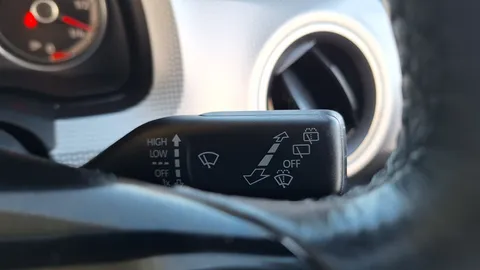 MD18TXO Volkswagen Up 1.0 High Up 5dr Thumbnail #12