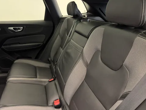 DX71FWR Volvo XC60 2.0 B5P R DESIGN 5dr AWD Geartronic Thumbnail #17