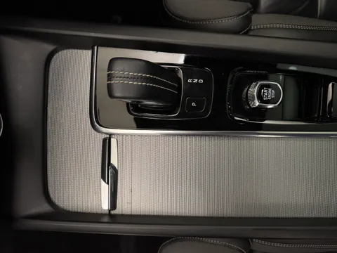 DX71FWR Volvo XC60 2.0 B5P R DESIGN 5dr AWD Geartronic Thumbnail #20