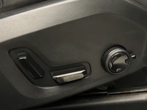 DX71FWR Volvo XC60 2.0 B5P R DESIGN 5dr AWD Geartronic Thumbnail #25