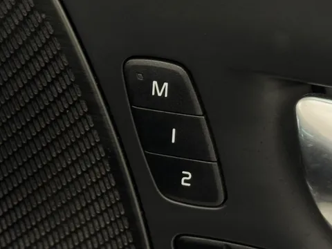 DX71FWR Volvo XC60 2.0 B5P R DESIGN 5dr AWD Geartronic Thumbnail #26