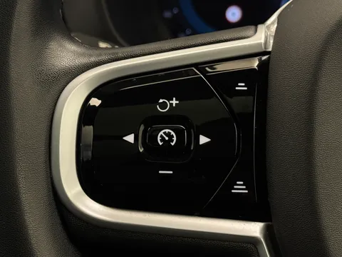 DX71FWR Volvo XC60 2.0 B5P R DESIGN 5dr AWD Geartronic Thumbnail #28