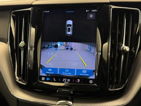 DX71FWR Volvo XC60 2.0 B5P R DESIGN 5dr AWD Geartronic Thumbnail #32