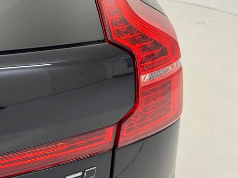 DX71FWR Volvo XC60 2.0 B5P R DESIGN 5dr AWD Geartronic Thumbnail #38