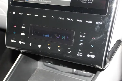 GJ72XGR Hyundai Tucson 1.6 TGDi Plug-in Hybrid Ultimate 5dr 4WD Auto Thumbnail #21