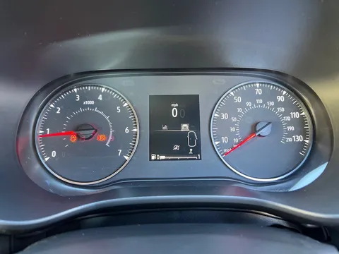 DL22DBV Dacia Sandero Stepway 1.0 TCe Comfort 5dr Thumbnail #12