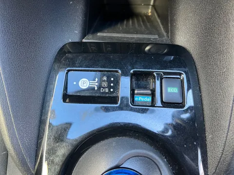 DS72LNC Nissan LEAF 110kW N-Connecta 39kWh 5dr Auto Thumbnail #25