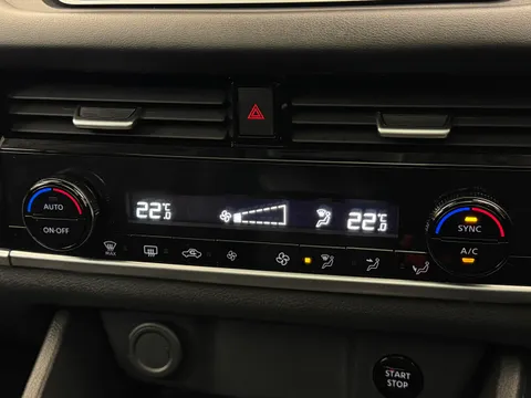 DV72LHA Nissan Qashqai 1.5 E-Power Acenta Premium [Glass Roof] 5dr Auto Thumbnail #25