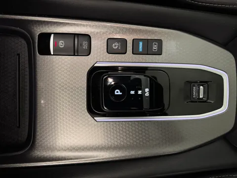 OY74ZNL Nissan Qashqai 1.5 E-Power N-Connecta [Glass Roof] 5dr Auto Thumbnail #17