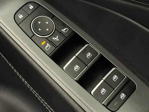 OY74ZNL Nissan Qashqai 1.5 E-Power N-Connecta [Glass Roof] 5dr Auto Thumbnail #20