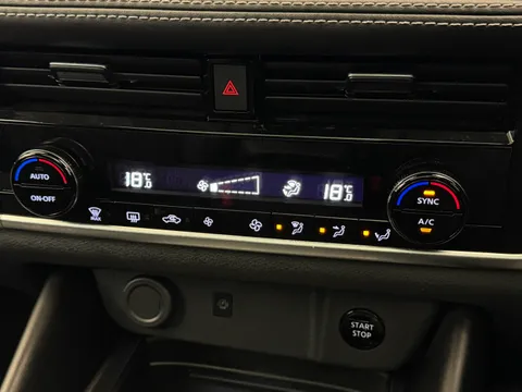 OY74ZNL Nissan Qashqai 1.5 E-Power N-Connecta [Glass Roof] 5dr Auto Thumbnail #28