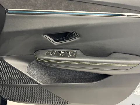 EJ73LKG Renault Megane E-Tech EV60 160kW Iconic 60kWh Optimum Charge 5dr Auto Thumbnail #16