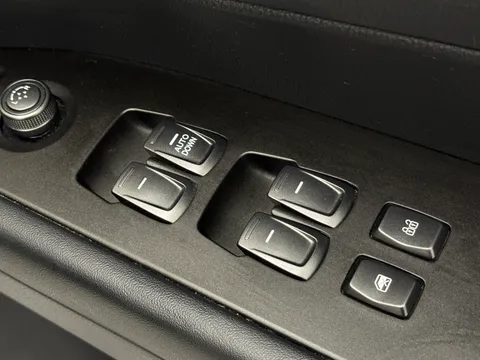 MV69NTY Ssangyong Musso Double Cab Pick Up Rebel 4dr Auto AWD Thumbnail #18