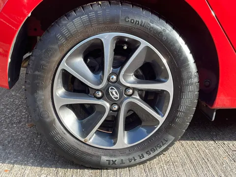 EK69OZX Hyundai i10 1.0 Premium 5dr Thumbnail #8