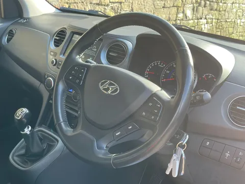 EK69OZX Hyundai i10 1.0 Premium 5dr Thumbnail #11