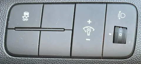 EK69OZX Hyundai i10 1.0 Premium 5dr Thumbnail #14