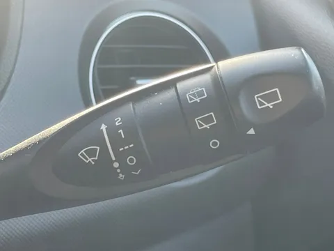 EK69OZX Hyundai i10 1.0 Premium 5dr Thumbnail #16