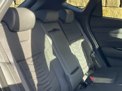 DV25YKE Hyundai Tucson 1.6T Plug-in Hybrid Premium 5dr Auto Thumbnail #25