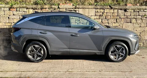 DV25YKE Hyundai Tucson 1.6T Plug-in Hybrid Premium 5dr Auto Thumbnail #4