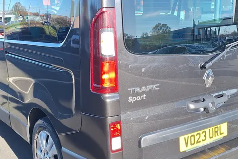 VO23URL Renault Trafic LL30 Blue dCi 150 Extra 9 Seater Thumbnail #18
