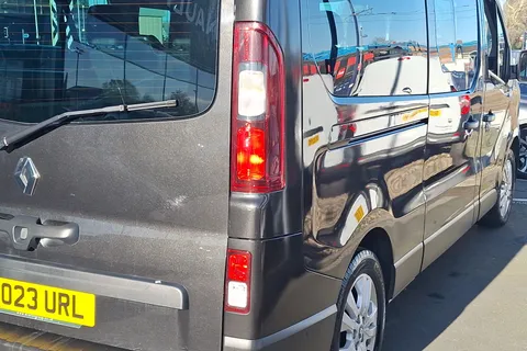 VO23URL Renault Trafic LL30 Blue dCi 150 Extra 9 Seater Thumbnail #19