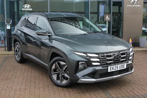 EK25UDE Hyundai Tucson 1.6T Premium 5dr Thumbnail #2