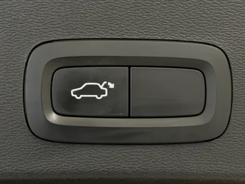 EU68KWC Volvo XC40 2.0 T4 Momentum 5dr AWD Geartronic Thumbnail #18