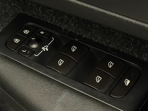 EU68KWC Volvo XC40 2.0 T4 Momentum 5dr AWD Geartronic Thumbnail #26