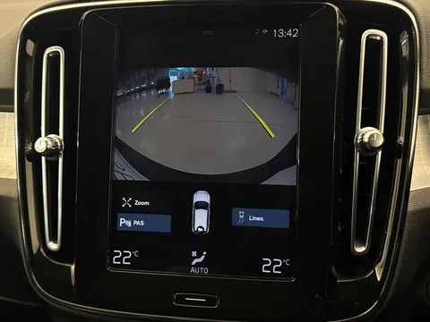 EU68KWC Volvo XC40 2.0 T4 Momentum 5dr AWD Geartronic Thumbnail #32