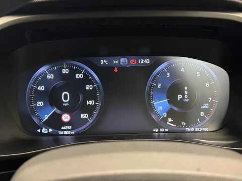 EU68KWC Volvo XC40 2.0 T4 Momentum 5dr AWD Geartronic Thumbnail #33