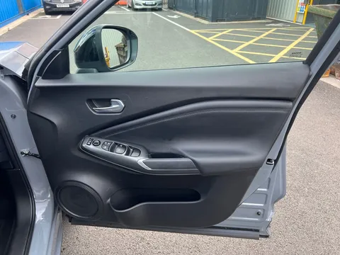 DX74XJB Nissan Juke 1.6 Hybrid N-Connecta 5dr Auto Thumbnail #16