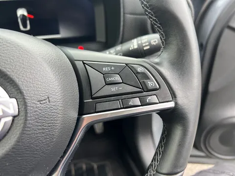 DX74XJB Nissan Juke 1.6 Hybrid N-Connecta 5dr Auto Thumbnail #22