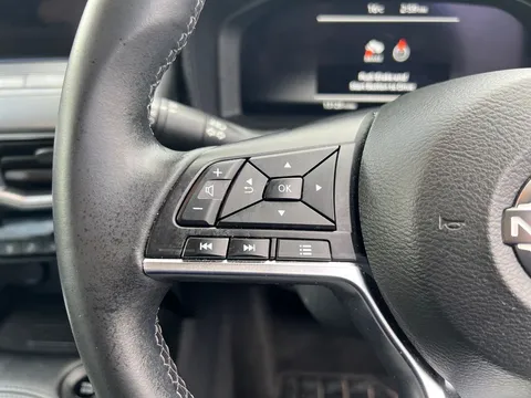 DX74XJB Nissan Juke 1.6 Hybrid N-Connecta 5dr Auto Thumbnail #23