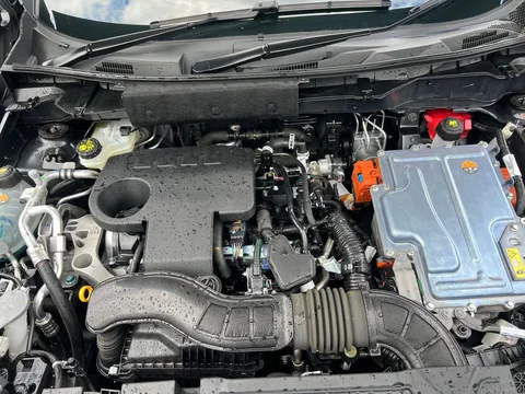 DX74XJB Nissan Juke 1.6 Hybrid N-Connecta 5dr Auto Thumbnail #27