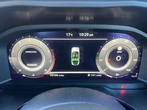 OW24VWH Nissan Qashqai 1.3 DiG-T MH Tekna 5dr Thumbnail #11