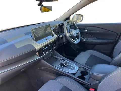 DS74UHZ Nissan Qashqai 1.3 DiG-T MH 158 N-Connecta [Glass Rf] 5dr Xtronic Thumbnail #10